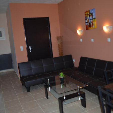 Thassos Grand Villas Apartments & Studios يميناريا الغرفة الصورة