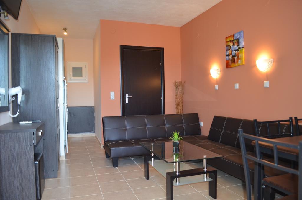 Thassos Grand Villas Apartments & Studios يميناريا الغرفة الصورة