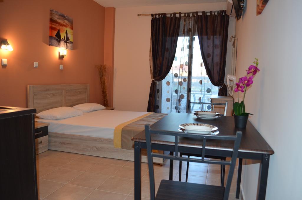 Thassos Grand Villas Apartments & Studios يميناريا الغرفة الصورة